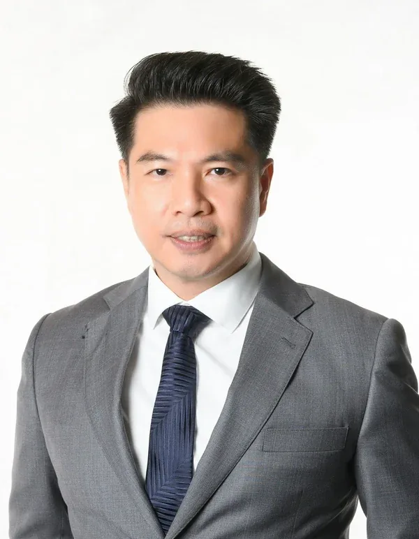 Studio portrait of Datuk Joshua Ho Yee En