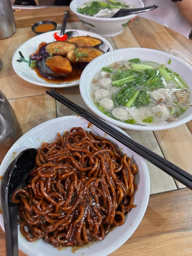 Bowl of Sang Nyuk Mee pork noodles