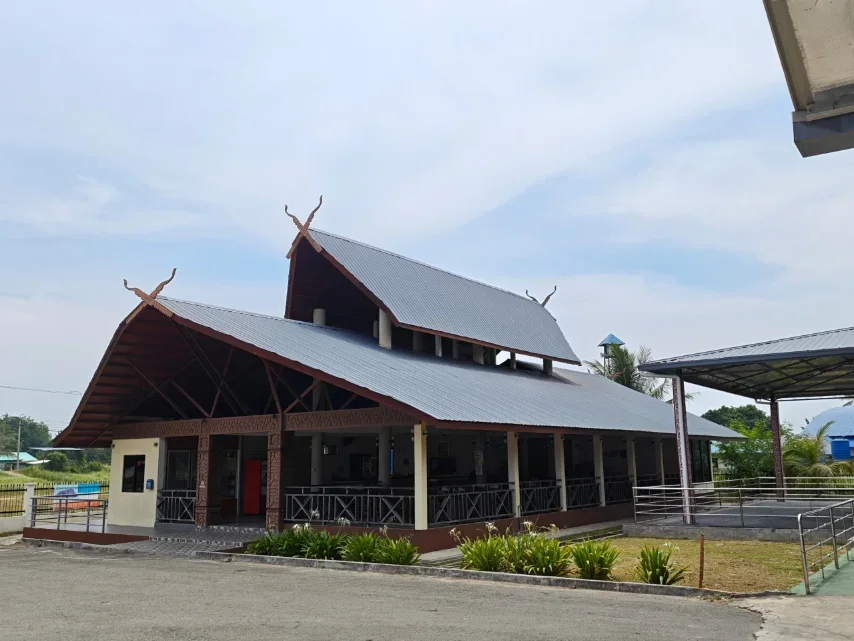 Bajau Sama’ stilt village and horsemen, Kota Belud